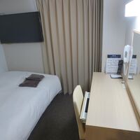 部屋の広さはそれほどではないですが清潔感があります。