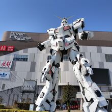 実物大ユニコーンガンダム立像