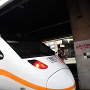 列車は地下の台北駅