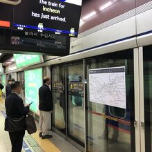 鐘路３街駅で､､､､お～この仁川行きは水原に行かないので駄目
