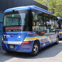 路線バスが走っています