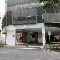 セブンイレブン。お酒は昼に販売。職員休憩時間有