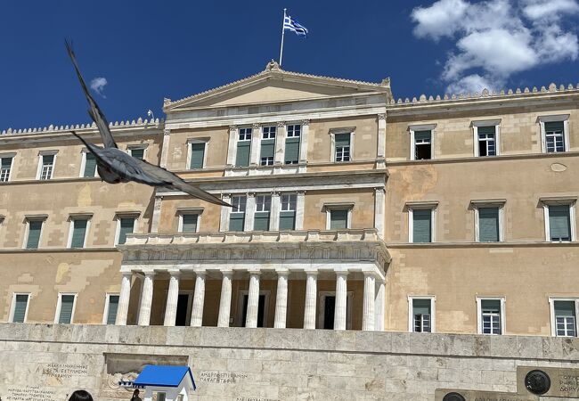 ドリア式の大理石の柱