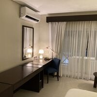 持参のWiFiはこの窓の外に置かないと弱弱