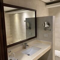 シャワーのみでした。アメニティ類最小限、持参推奨