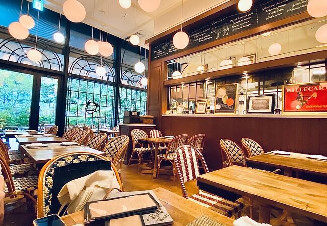 「Bistro Buzz」古典的なフレンチが気軽に食べられるお店♪