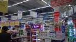 観光客は皆無なローカルスーパーマーケット