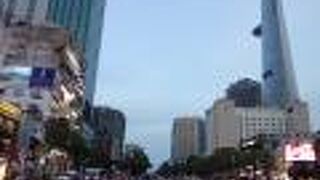 ホーチミン市民が憩う歩行者が主役の大通り