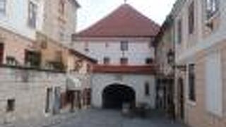 西側の旧市街への入口