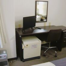 デスクや備品も新しい