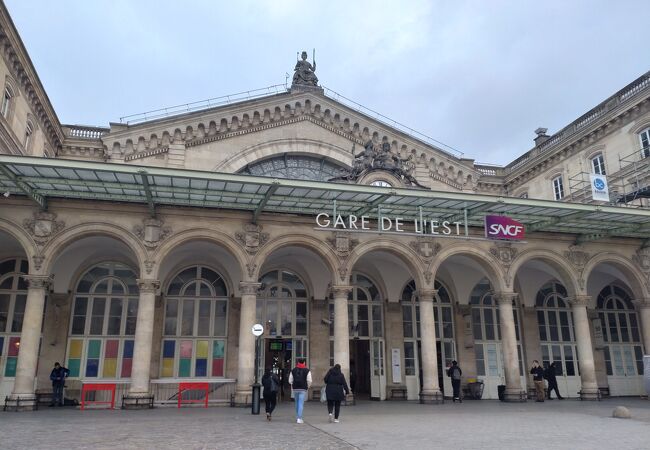 パリの終着駅 19世紀の駅に見る美術と建築 (Paris entre en Gares) アールヌーボー建築：パリの地下鉄駅Porte Dauphineの入り口