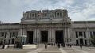 宮殿のような大きな駅