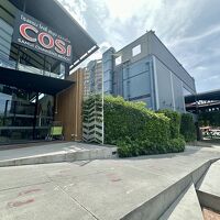 セントラルフェスティバル（右の建物）モールの裏