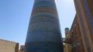 ヒヴァで一番目立つ、途中までのミナレット