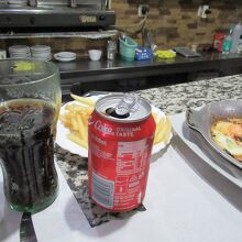 アルコール類がないのでコーラを