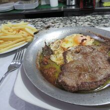ステーキにはポテトも