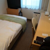 大きなデスクあり。