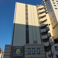 泊港のビルに隣接する好立地です。