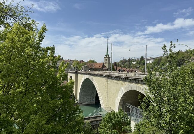 橋からのベルンの街並みは絶景