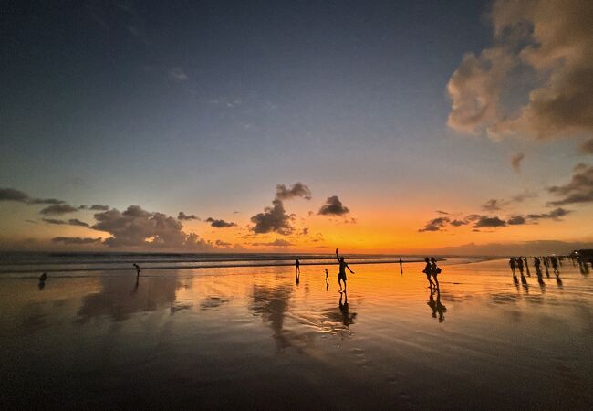 夕景に人が集まる