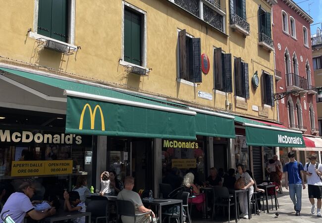 マクドナルド (ノーヴァ通り店)