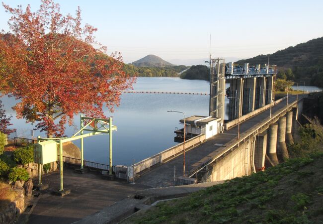 「新さぬき百景」にも選ばれた景勝地で紅葉がきれいでした