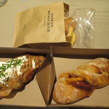 テイクアウトしたパン