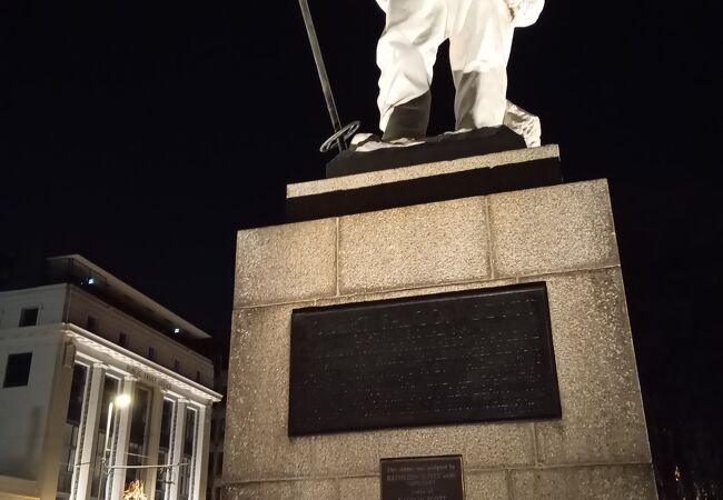 キャプテン・スコット像