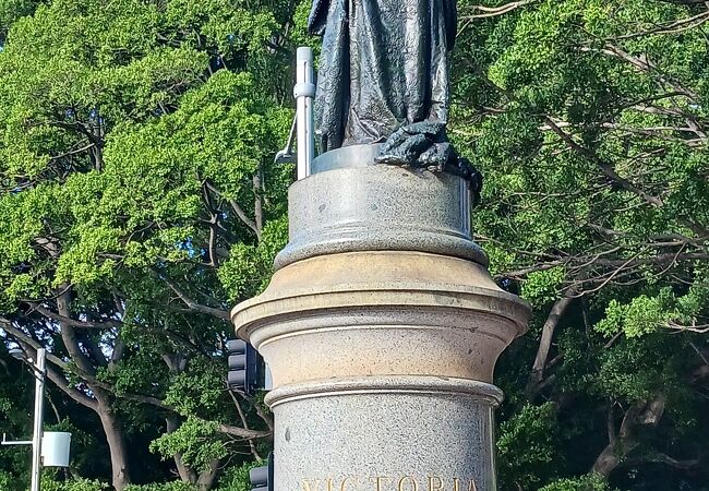 ヴィクトリア女王像