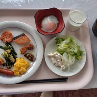 朝食はバイキング。訳あってシンプルです。