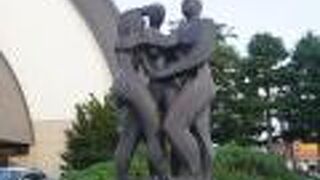 北海道岩見沢市出身の山内壮夫の作品