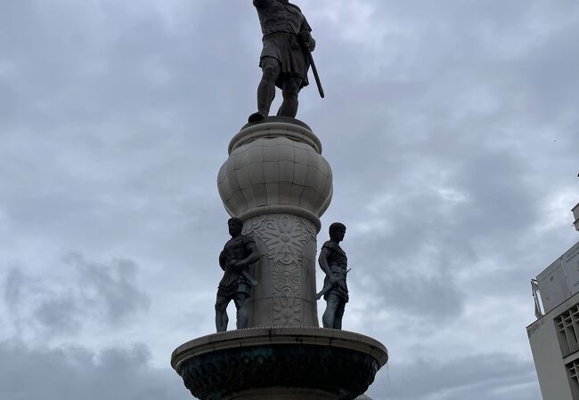 フィリップ2世広場