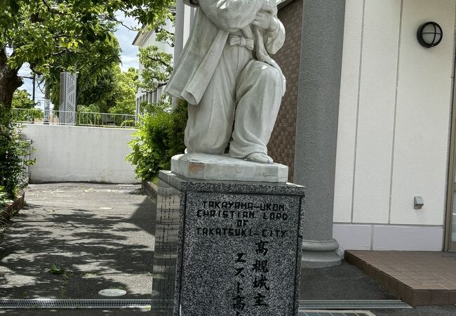 追放されたマニラの聖母大聖堂を模して建てられています