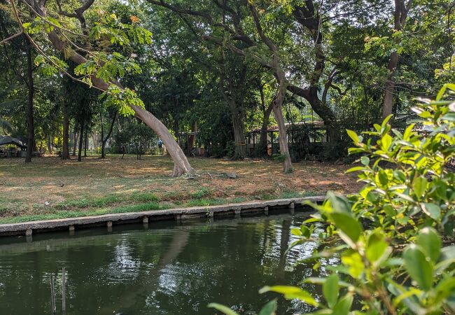 バンコク、新市街地の中心に有る公園