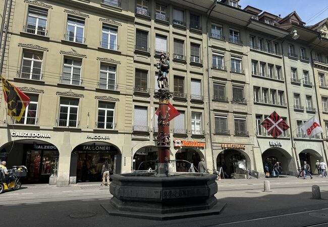 ベルン中央駅の一番近くにある噴水