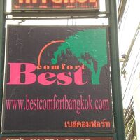 ベストコンフォートホテルの案内板です。スクウィンビット通り