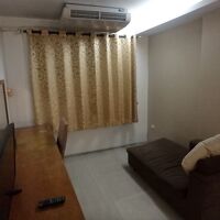 奥にはテレビとソファが置いてある。かなり広い部屋だ