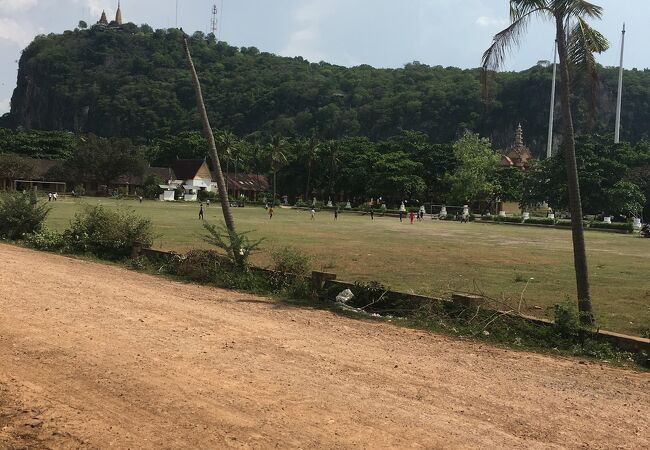 プノンサンポー山の夕日とコウモリヴァッチングが重い白かったです。