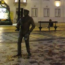 O Cauteleiro Statue