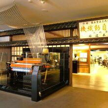 ２階から見学がスタート！