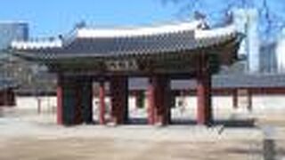 復元された光明門