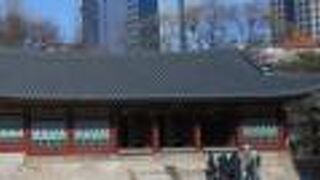 浚明堂とつながっている建物