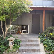 現代長屋タイプの宿泊施設「&#40407;宿」