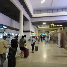 LCC中心に運航していてターミナル内は賑やかだ