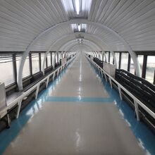 昔の国内線ターミナルへ続く通路
