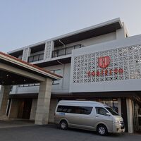 レンタカー店が併設