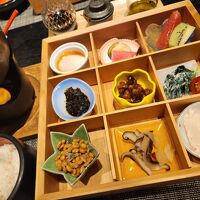 朝食。8時～9時～2部制