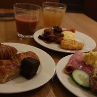 朝食。ハム、チーズ、パン類もおいしかった