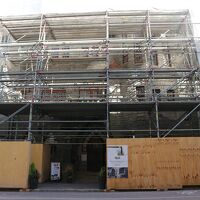 工事中で外観楽しめず