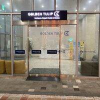 部屋のあるビルディングの入り口です。ルームキーで入ります。